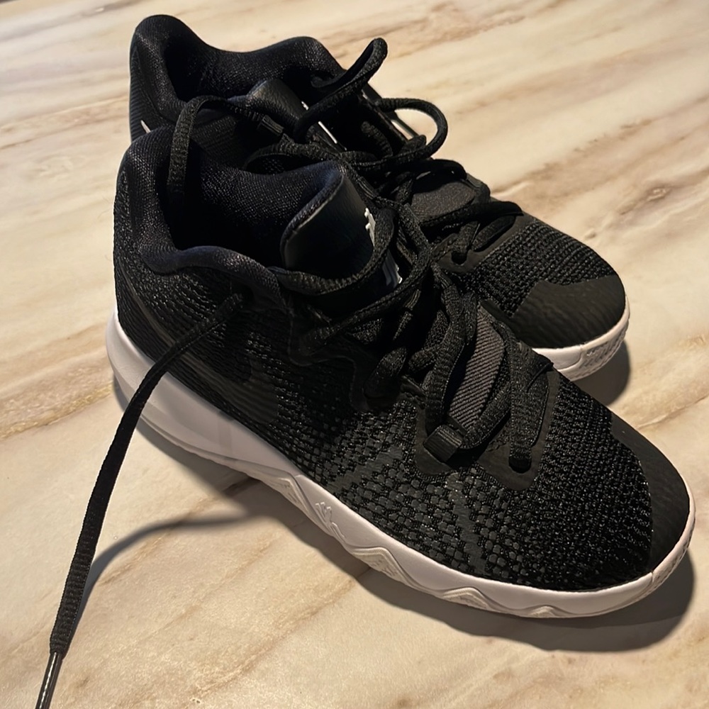 Nike Kyrie Boys Size 12.5, worn once!